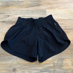 Lululemon Tracker Lined Short 4”, Black, Size 4